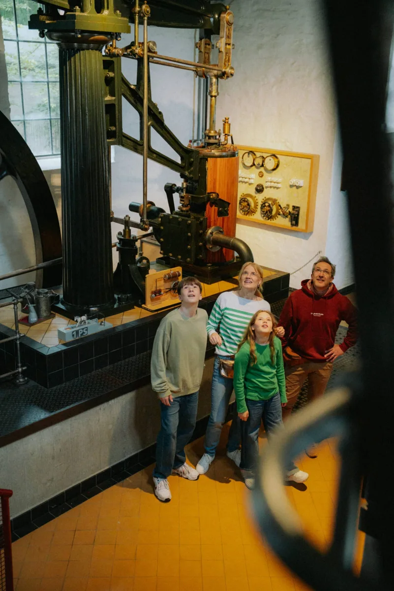 Dampf unter Druck – Metall, Maschinen, Meilensteine